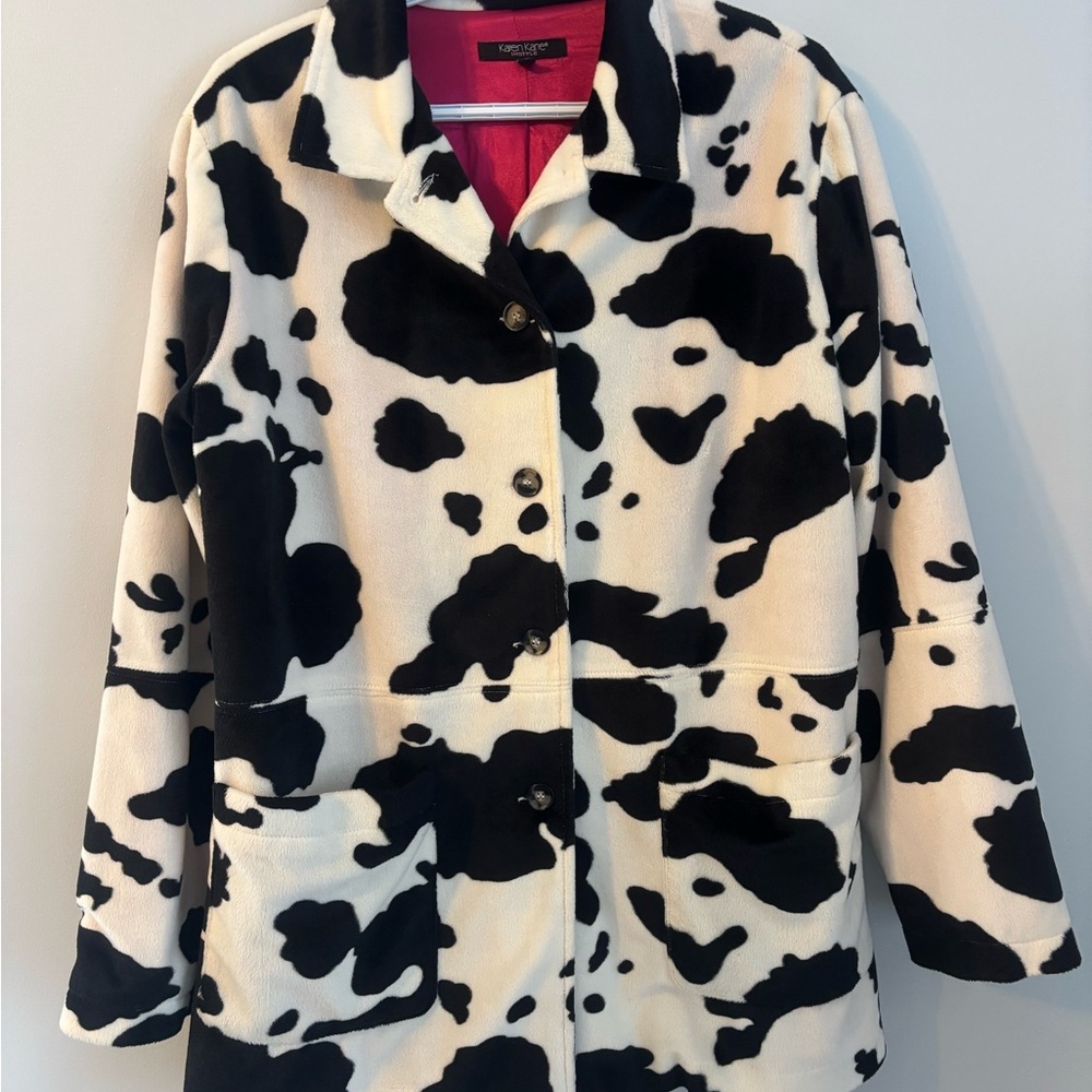 058C Karen Kane Black and Cream Teddy Jacket
